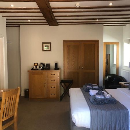 Tewinbury Farm Hotel Номер фото