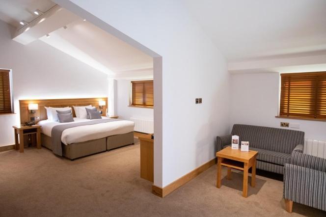 Tewinbury Farm Hotel Экстерьер фото