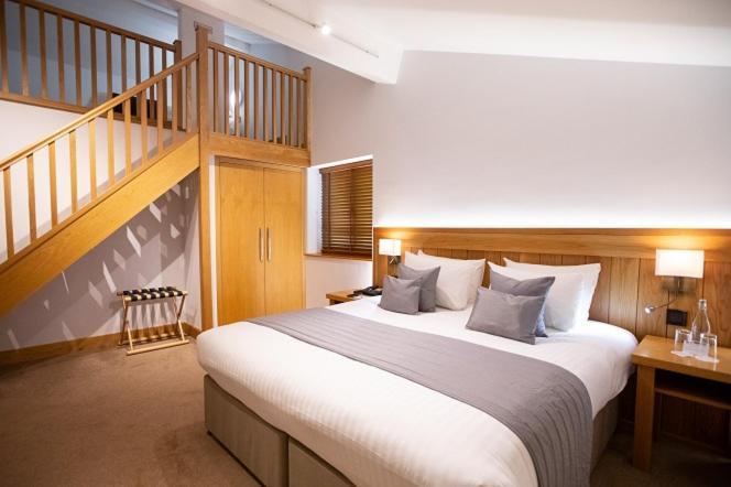 Tewinbury Farm Hotel Экстерьер фото