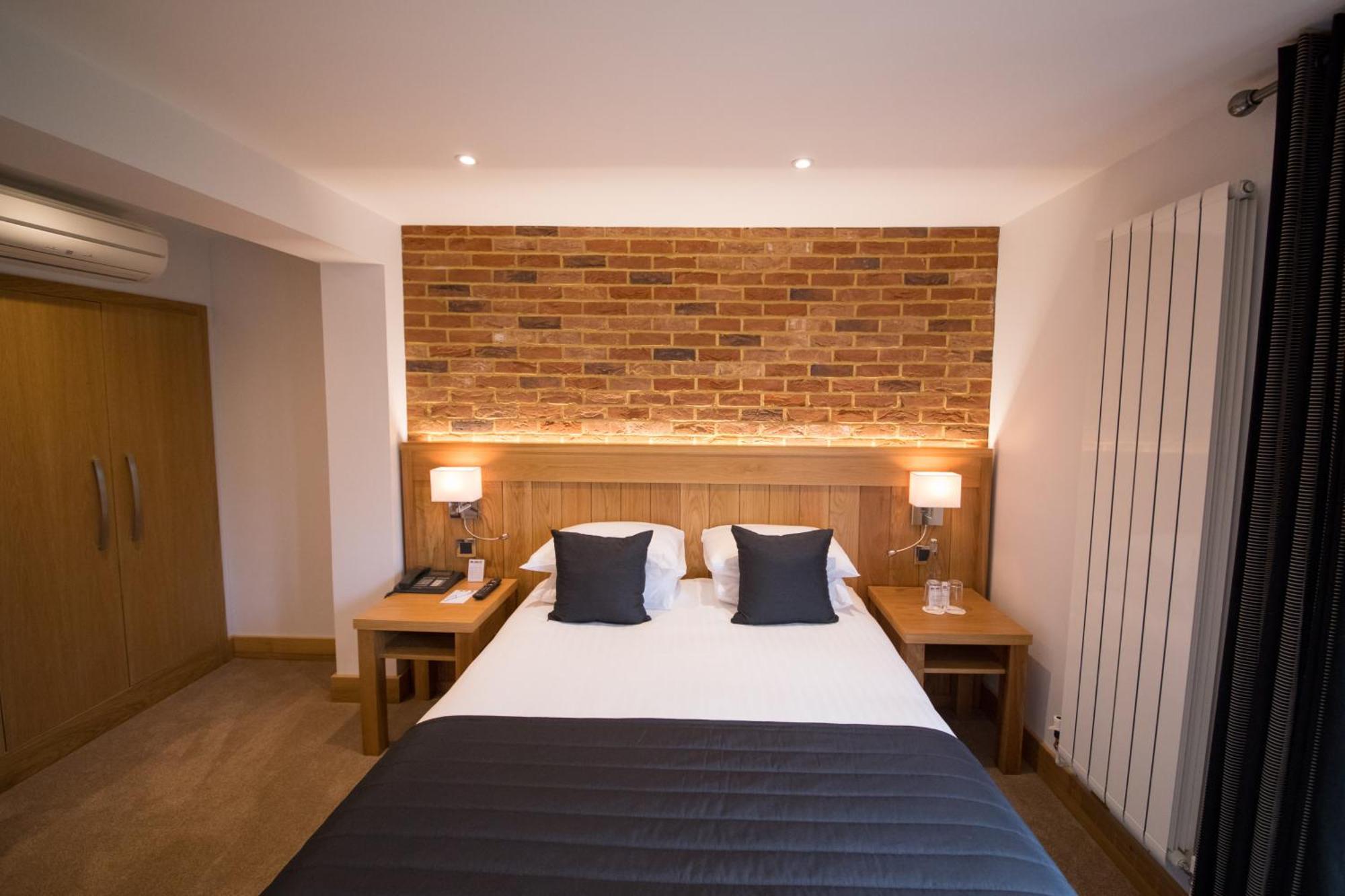 Tewinbury Farm Hotel Номер фото
